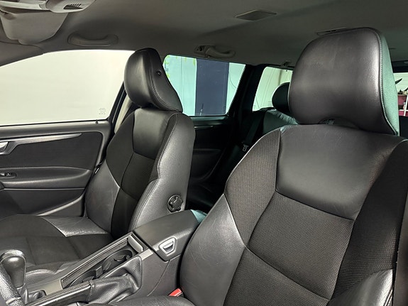 VOLVO V70 - 2.4 - MOMENTUM - ATTELAGE - 140 CV - BVM