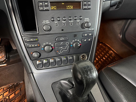 VOLVO V70 - 2.4 - MOMENTUM - ATTELAGE - 140 CV - BVM