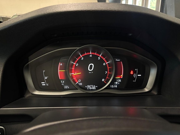 Volvo V60 12 of 28