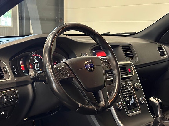 Volvo V60 8 of 28