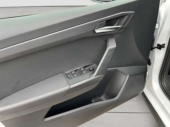 Seat Arona 8 of 18