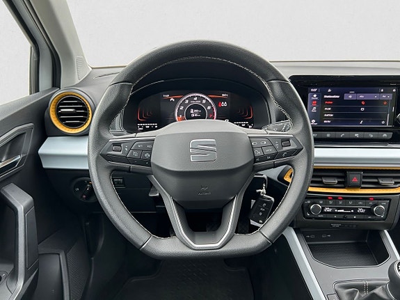 Seat Arona 10 of 18