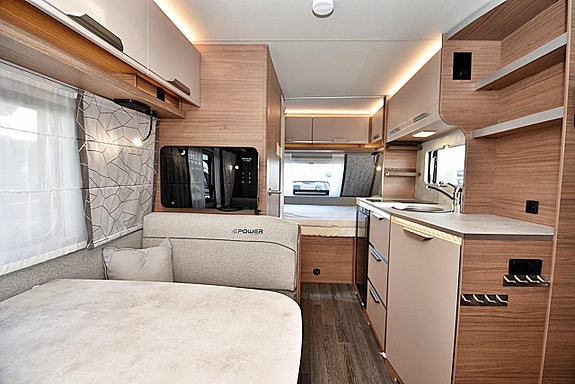 Knaus 420 QD E-Power, Dubbelbädd 6 of 22