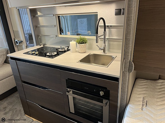 Adria Alpina 583 UL 12 of 16
