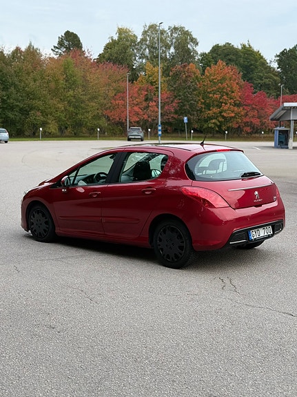 Peugeot 308 4 of 11