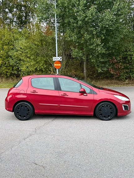 Peugeot 308 2 of 11