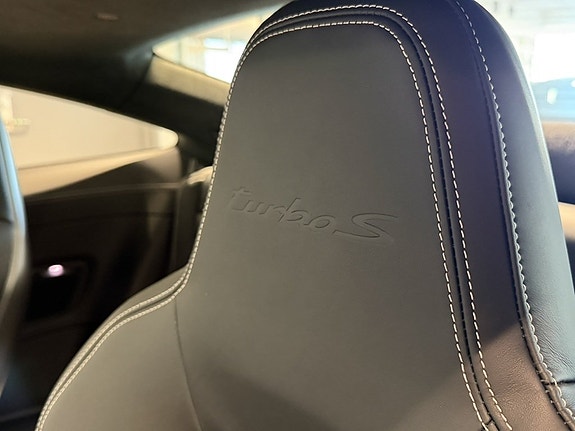 Porsche 911 Turbo S 15 of 21