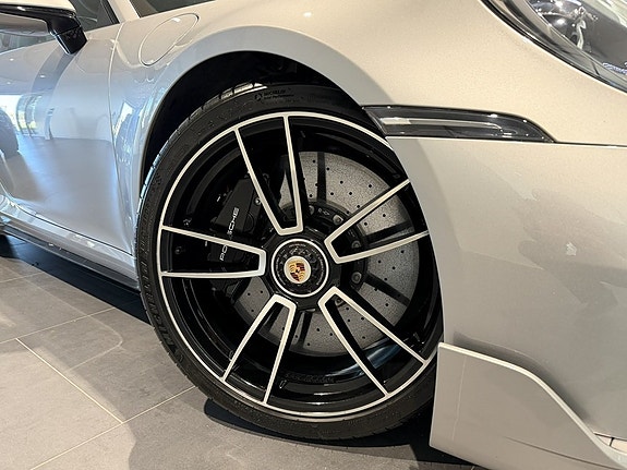 Porsche 911 Turbo S 3 of 21