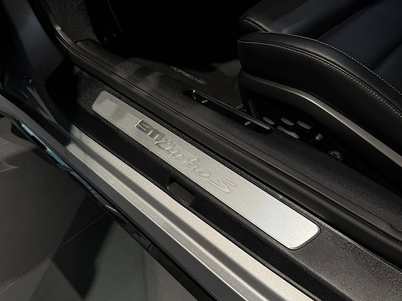 Porsche 911 Turbo S 11 of 21