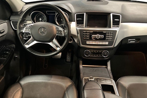 Mercedes-Benz ML350 11 of 30