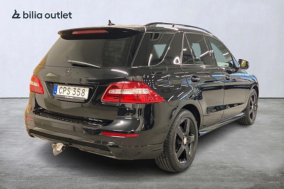 Mercedes-Benz ML350 3 of 30