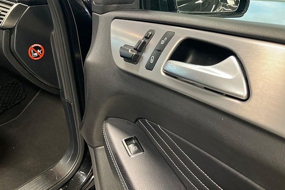 Mercedes-Benz ML350 23 of 30