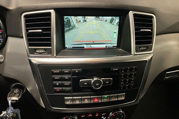Mercedes-Benz ML350 16 of 30