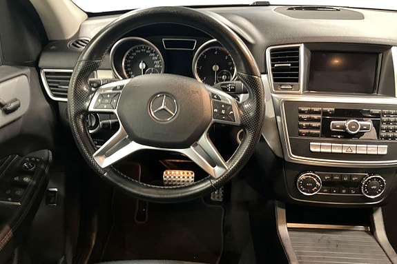 Mercedes-Benz ML350 12 of 30