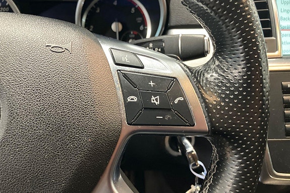 Mercedes-Benz ML350 30 of 30