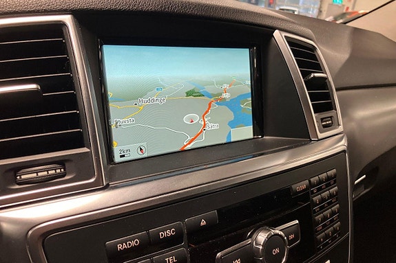 Mercedes-Benz ML350 18 of 30