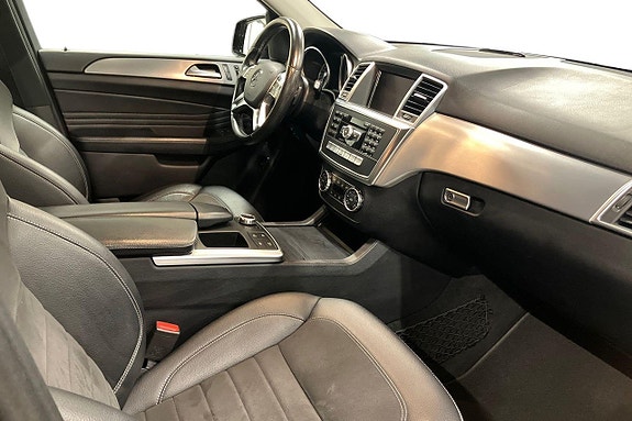 Mercedes-Benz ML350 9 of 30