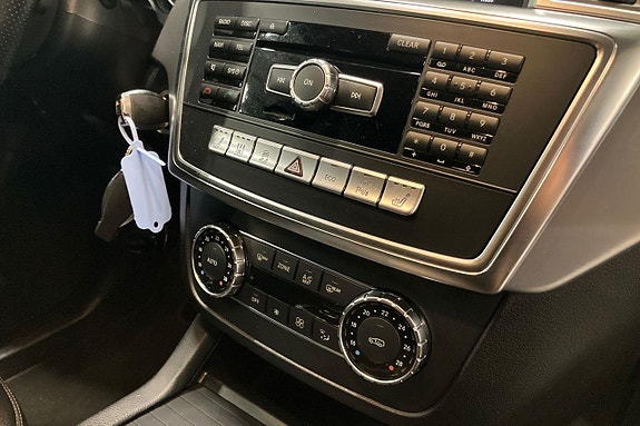 Mercedes-Benz ML350 25 of 30
