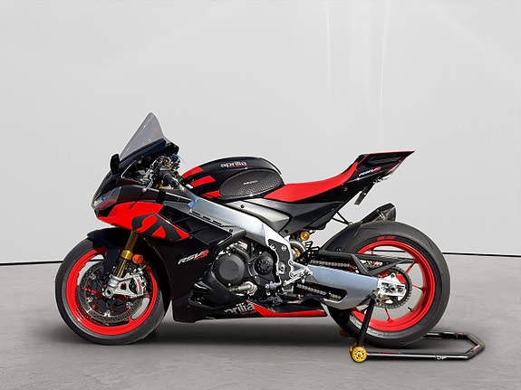 Aprilia RSV4 1100 1.1 217hk V4 Akrapovic, Öhlins fjädring 2 of 17