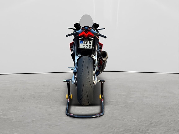 Aprilia RSV4 1100 1.1 217hk V4 Akrapovic, Öhlins fjädring 9 of 17