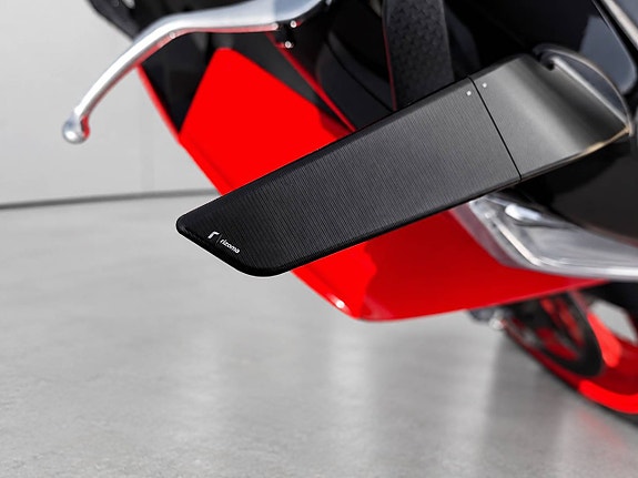 Aprilia RSV4 1100 1.1 217hk V4 Akrapovic, Öhlins fjädring 14 of 17