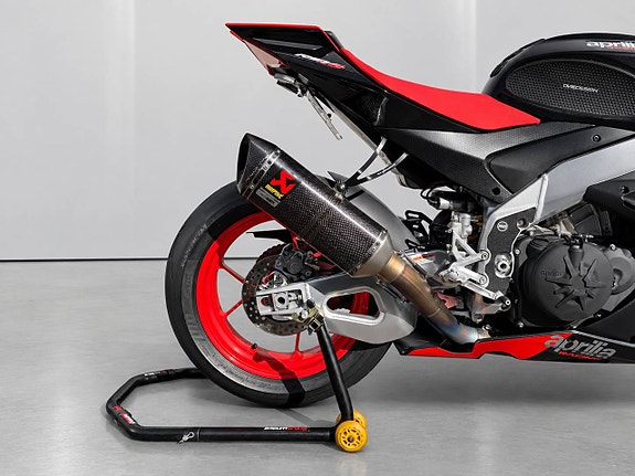 Aprilia RSV4 1100 1.1 217hk V4 Akrapovic, Öhlins fjädring 10 of 17