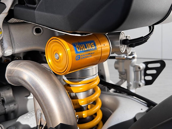 Aprilia RSV4 1100 1.1 217hk V4 Akrapovic, Öhlins fjädring 7 of 17