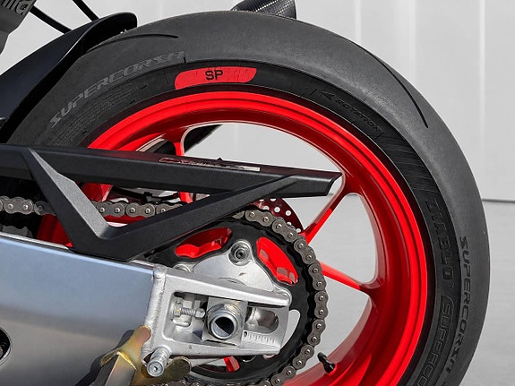 Aprilia RSV4 1100 1.1 217hk V4 Akrapovic, Öhlins fjädring 5 of 17