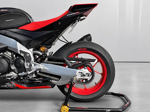 Aprilia RSV4 1100 1.1 217hk V4 Akrapovic, Öhlins fjädring 4 of 17