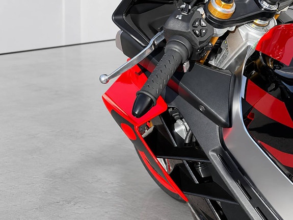 Aprilia RSV4 1100 1.1 217hk V4 Akrapovic, Öhlins fjädring 6 of 17