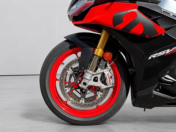Aprilia RSV4 1100 1.1 217hk V4 Akrapovic, Öhlins fjädring 3 of 17