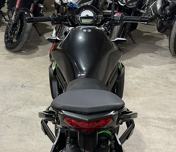 Kawasaki Ninja ER-6N ABS Helsystem låga mil 9 of 10