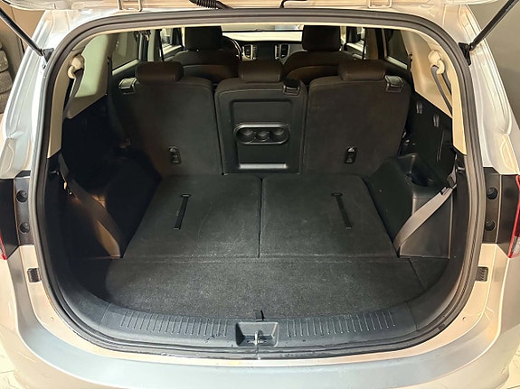 Kia Carens 12 of 16