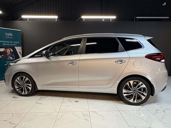 Kia Carens 5 of 16