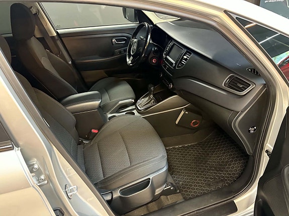 Kia Carens 10 of 16