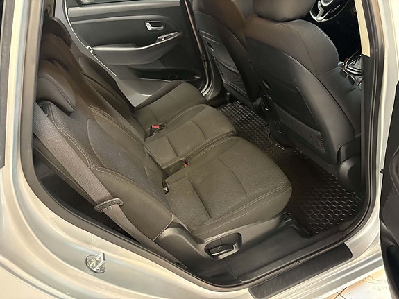 Kia Carens 11 of 16