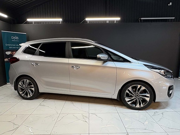 Kia Carens 2 of 16