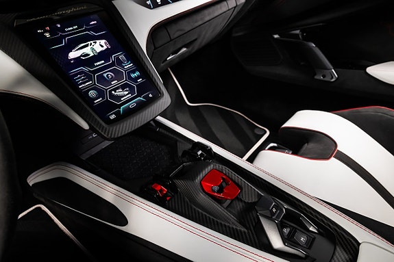 Lamborghini Revuelto 25 of 26