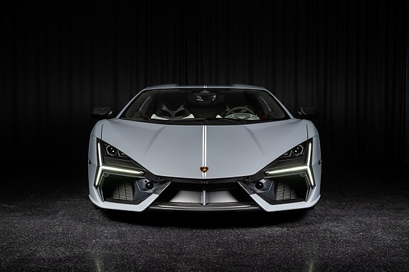 Lamborghini Revuelto 2 of 26