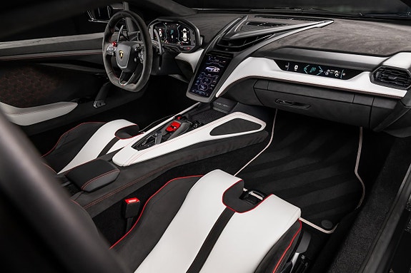 Lamborghini Revuelto 20 of 26