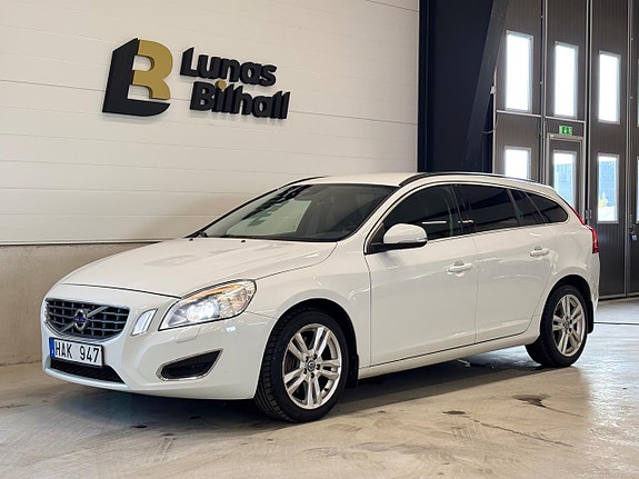 Volvo V60 2 of 24