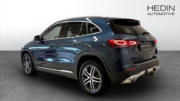 Mercedes-Benz GLA 200 4 of 12