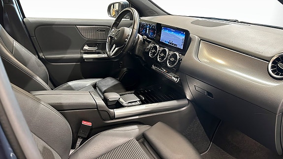 Mercedes-Benz GLA 200 7 of 12