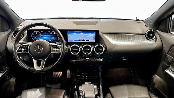 Mercedes-Benz GLA 200 6 of 12