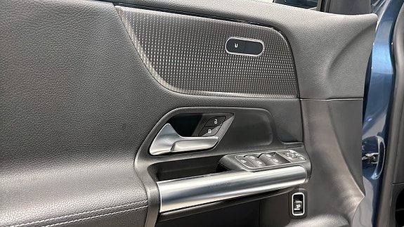 Mercedes-Benz GLA 200 11 of 12