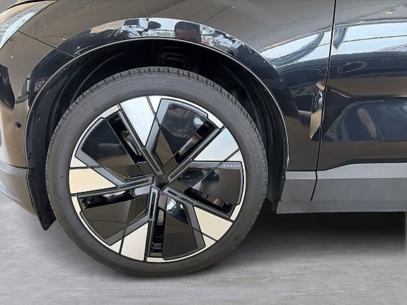 Volvo EX30 8 of 19