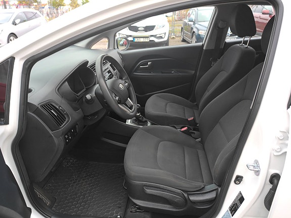 Kia Rio 5 of 10