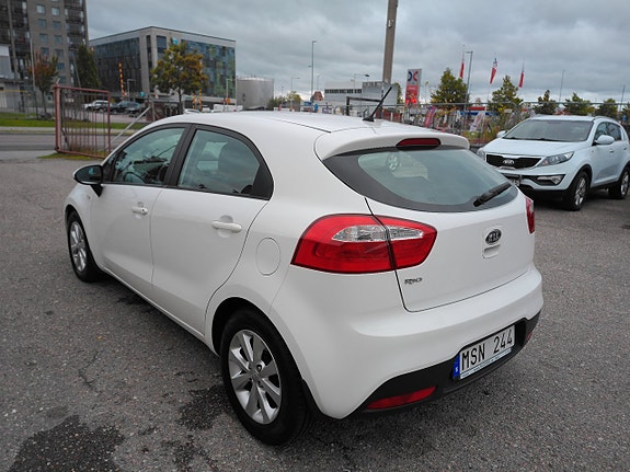 Kia Rio 4 of 10