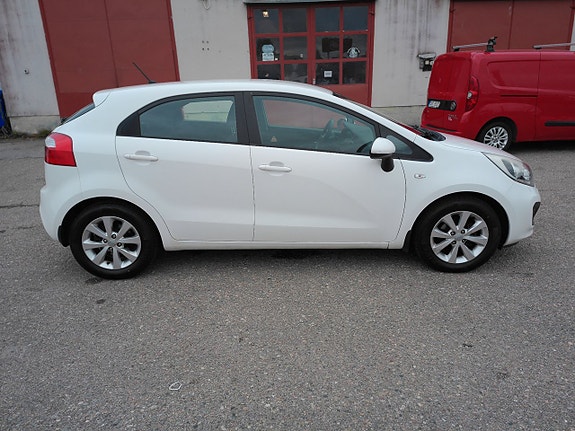 Kia Rio 7 of 10