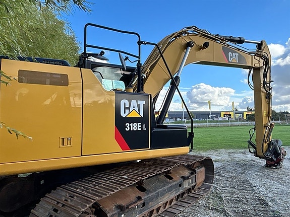 Bandgrävare Cat 318 E 4 of 6